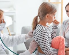 Инструкция для родителей. 6 ситуаций, когда стоит вызывать врача на дом ребёнку